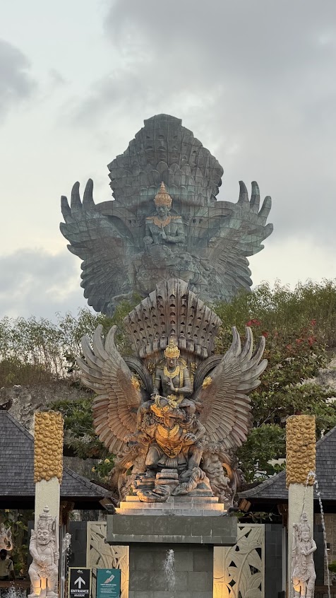 Patung Garuda Wisnu Kencana